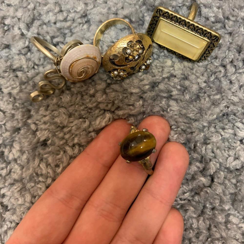 Assorted rings - Picture 4 of 8